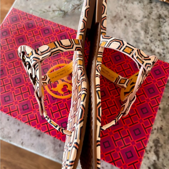 Stylish Geometric Patterned Sandals - Picture 9 of 13